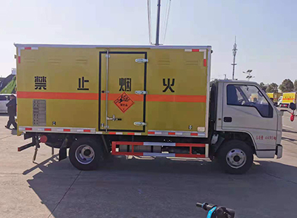 钟山爆破器材运输车技术升级与安全合规新趋势